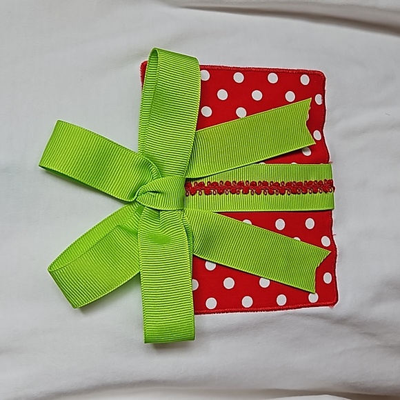 Mulberry Street NWT Christmas Matching Set 6X Red White Green Festive Holiday - Picture 4 of 11